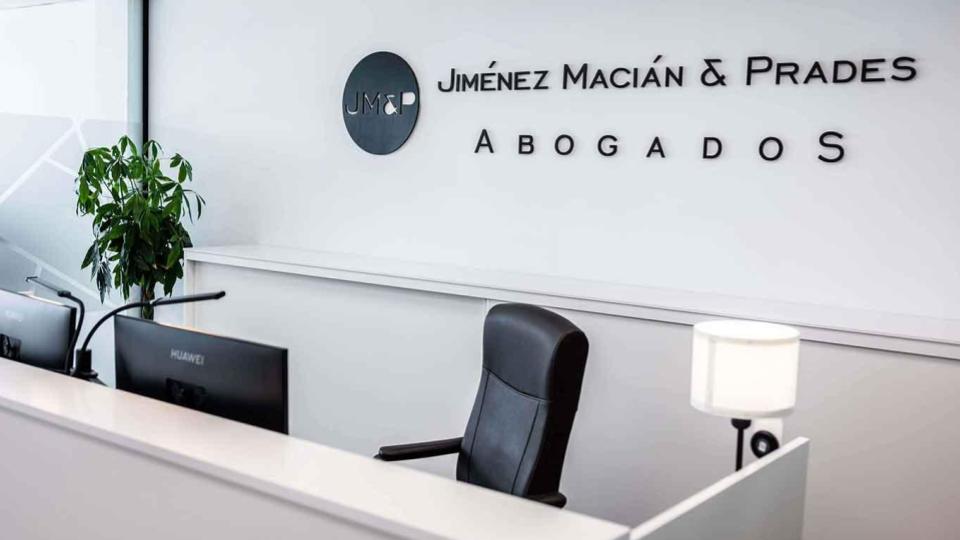 La Importancia de un Abogado Especialista en Derecho Laboral en el Ámbito Laboral